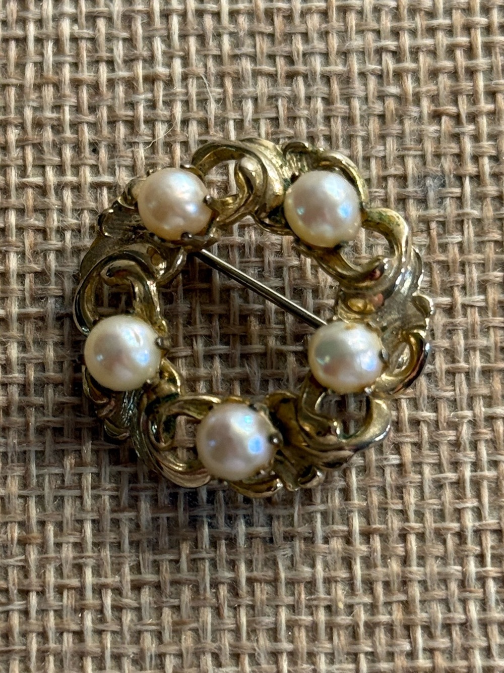 Gold-Tone Vintage Wreath Pin with Lustrous 5 Faux Pearls 1” approximately